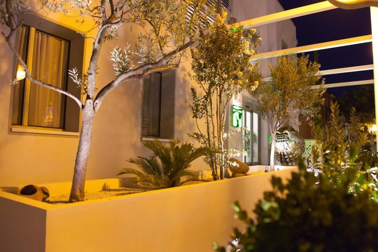 Hotel Madalu Viserba Di Rimini إيطاليا